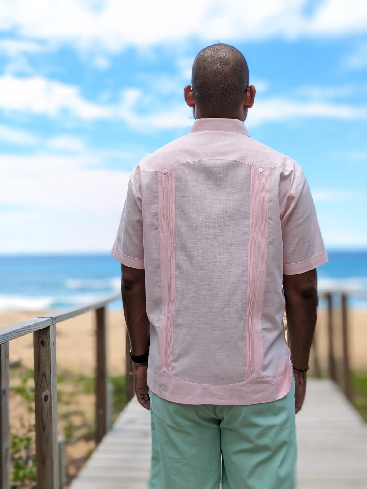 Light pink short sleeve guayabera Fabric: 70% cotton and 30% Linen