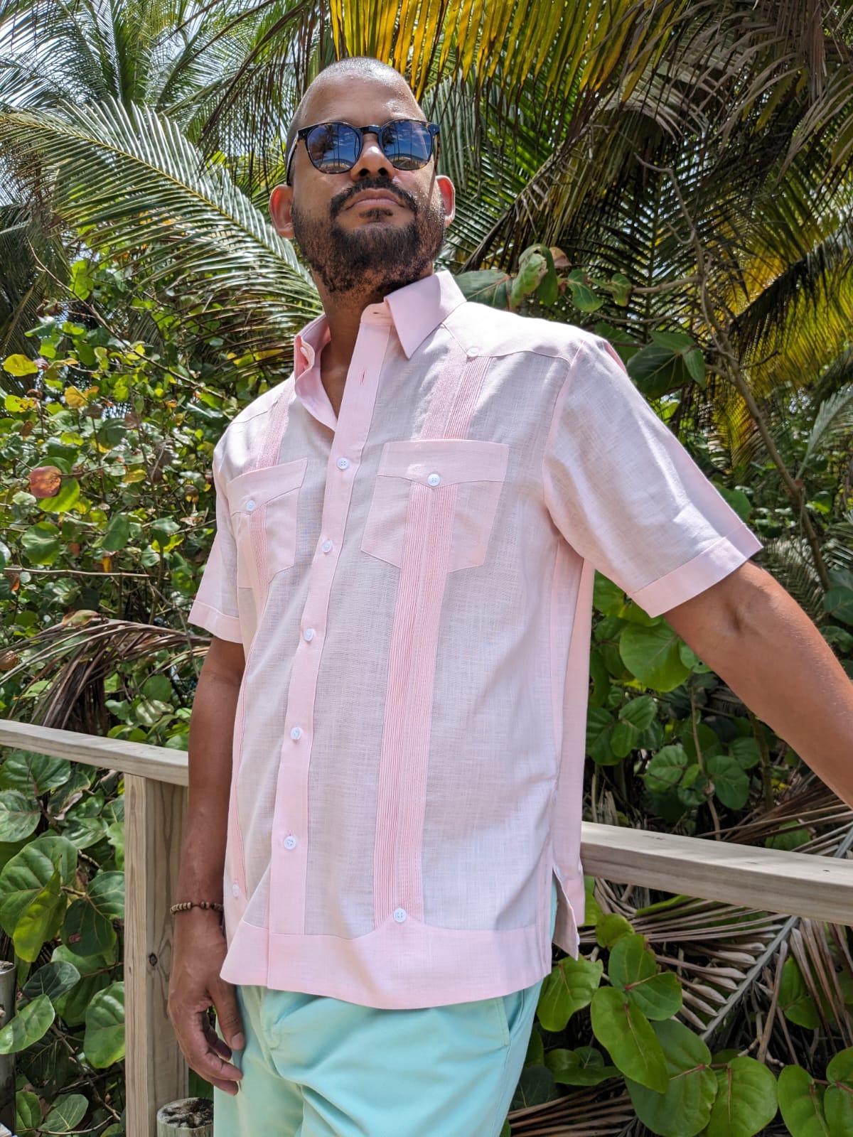Vitola Caribe Light pink short sleeve guayabera Fabric: 70% cotton and 30% Linen