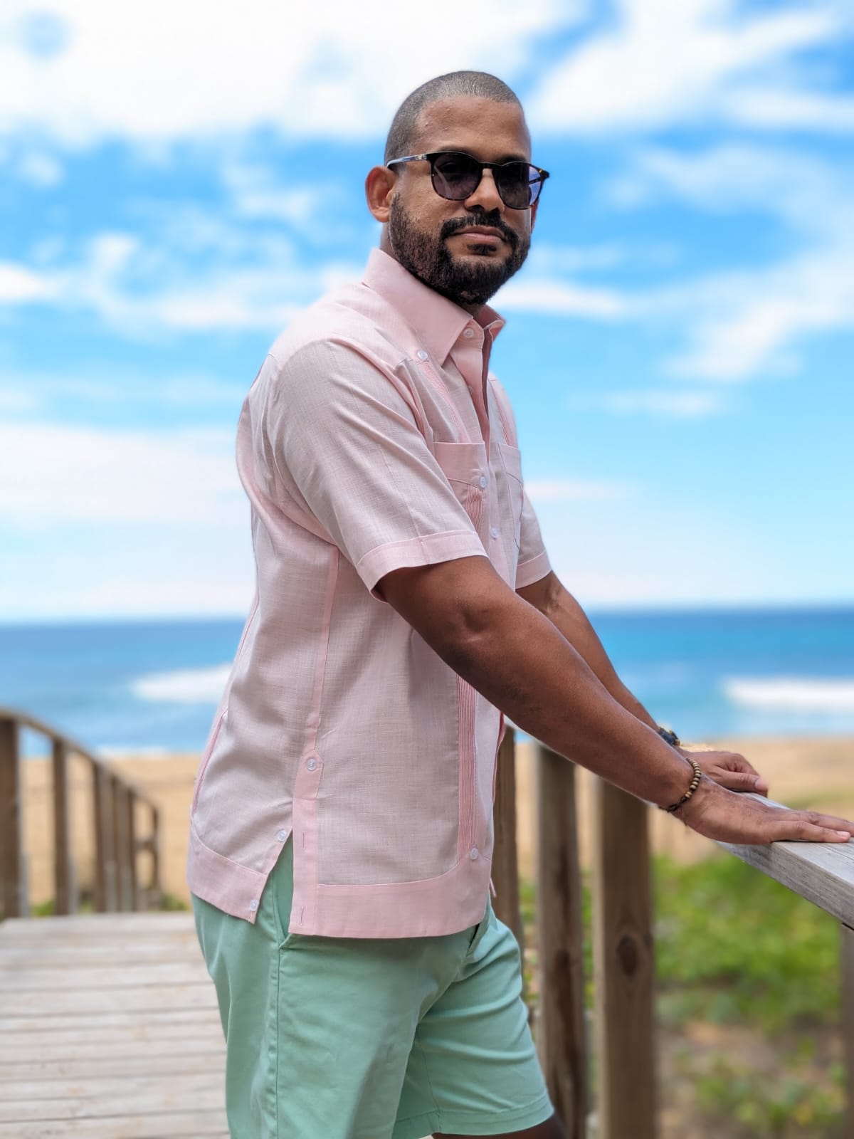 Light pink short sleeve guayabera Fabric: 70% cotton and 30% Linen