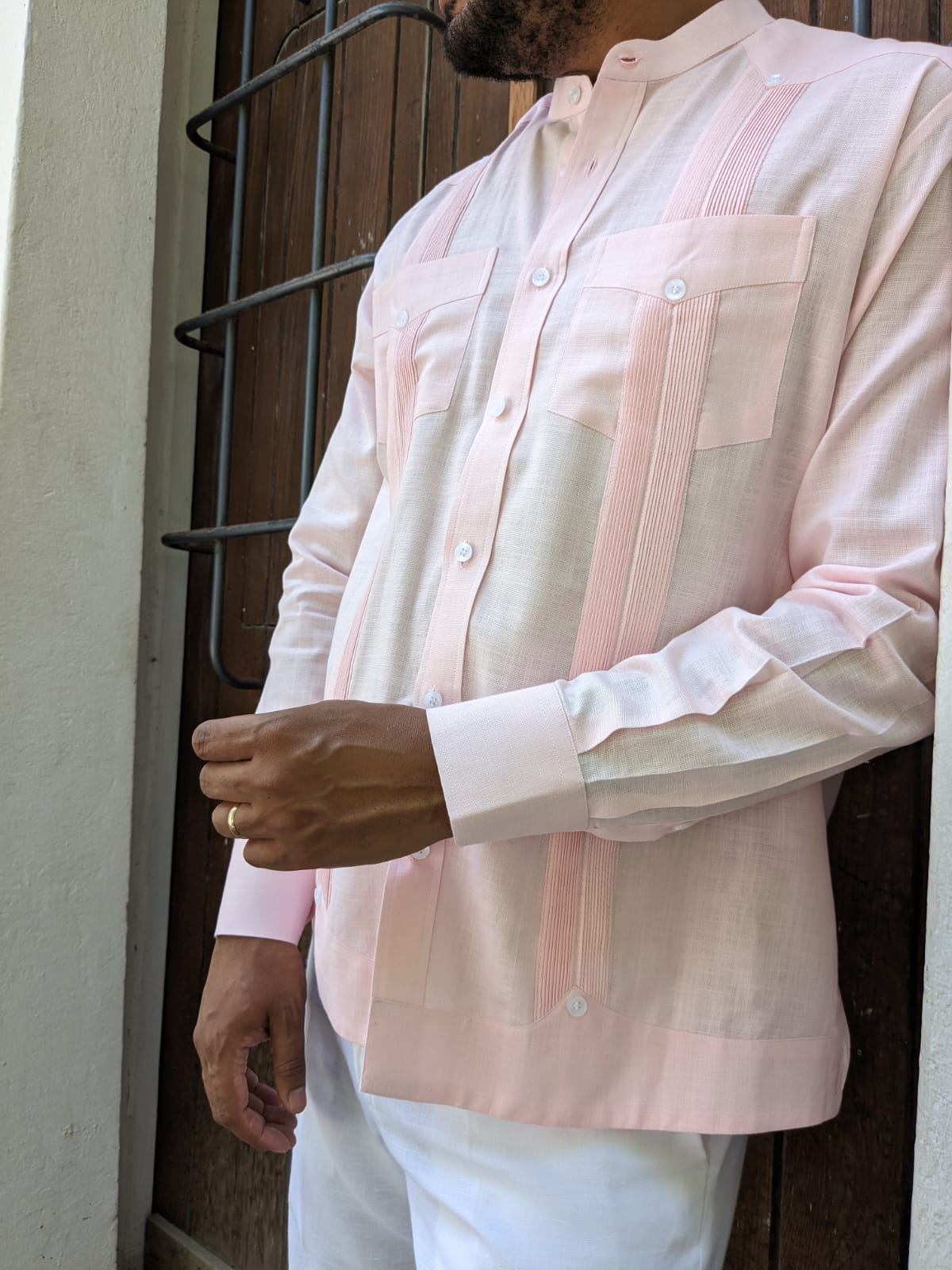 Vitola Caribe Light pink O-Neck and long sleeve guayabera Fabric: 70% cotton and 30% Linen 